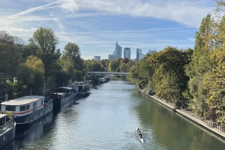 La Seine et ses péniches vues depuis le pont de Levallois